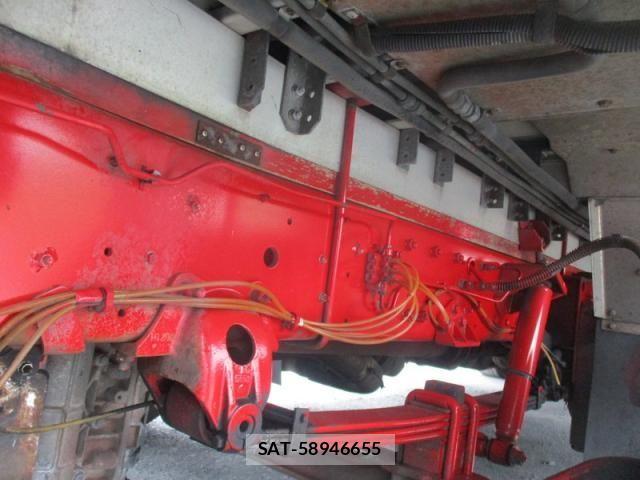 Nissan QUON 2011-10 8075247-17