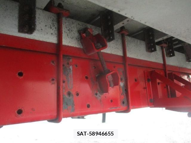 Nissan QUON 2011-10 8075247-23