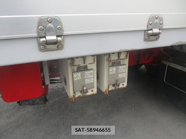 Nissan QUON 2011-10 8075247-26