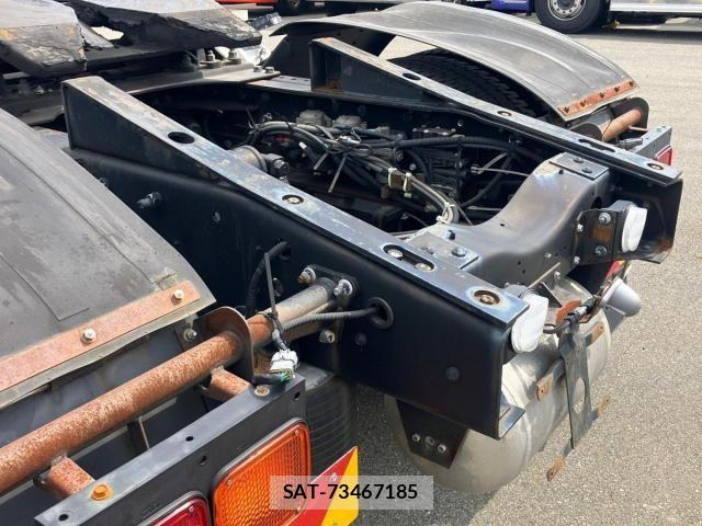 Nissan QUON 2017-08 8075249-9