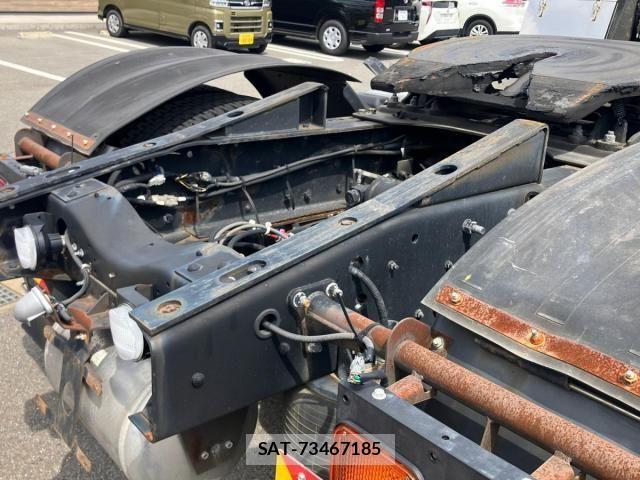 Nissan QUON 2017-08 8075249-10