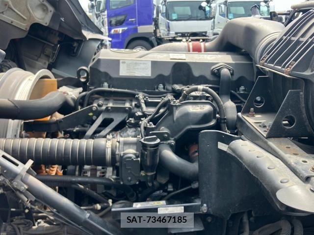 Nissan QUON 2017-08 8075249-12