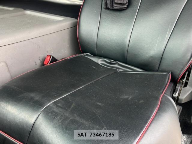 Nissan QUON 2017-08 8075249-15