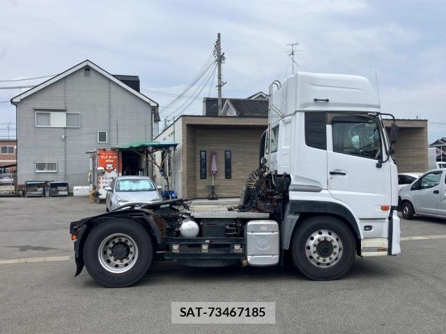 Nissan QUON 2017-08 8075249-5
