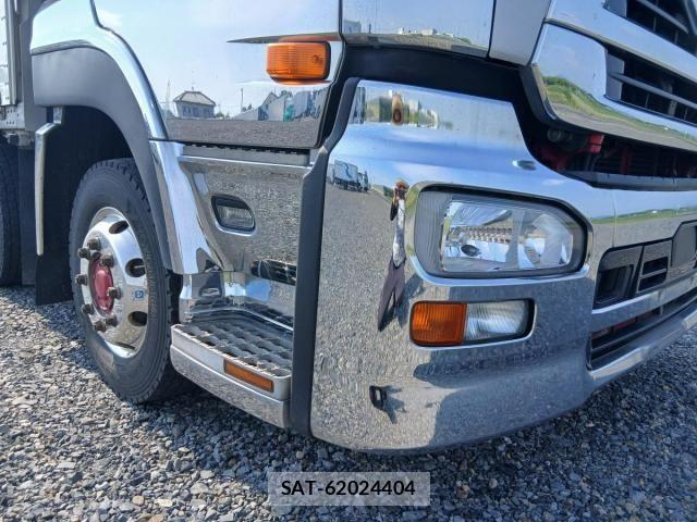 Nissan QUON 2017-05 8159083-9