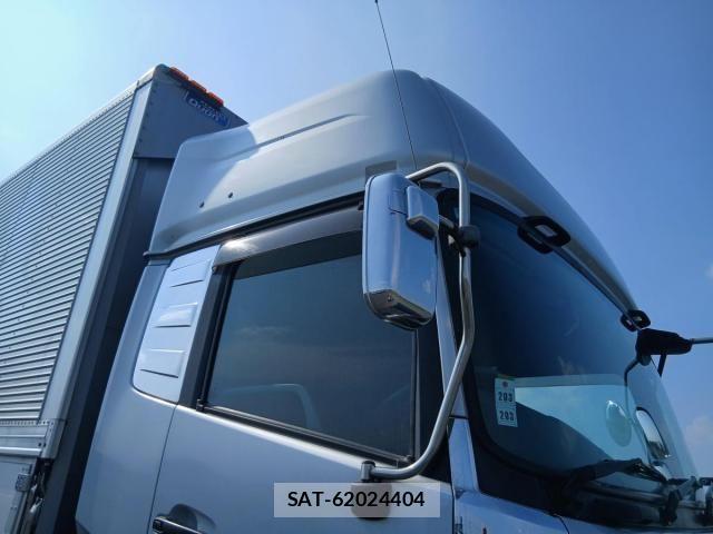 Nissan QUON 2017-05 8159083-10