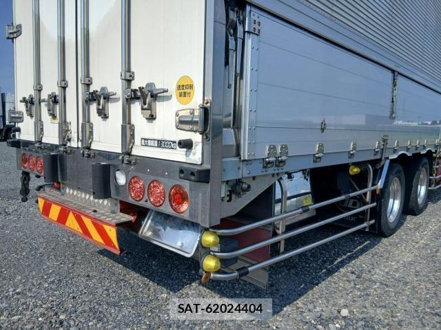 Nissan QUON 2017-05 8159083-11
