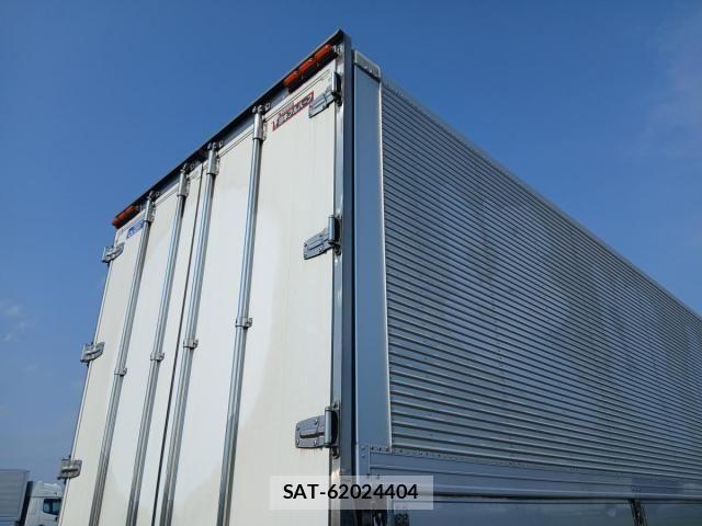 Nissan QUON 2017-05 8159083-12
