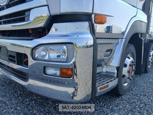 Nissan QUON 2017-05 8159083-13