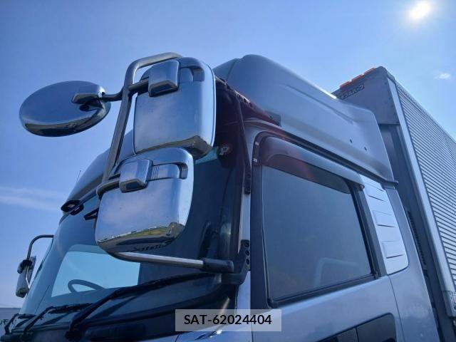 Nissan QUON 2017-05 8159083-14