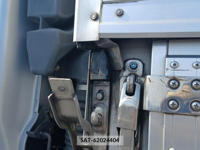 Nissan QUON 2017-05 8159083-20
