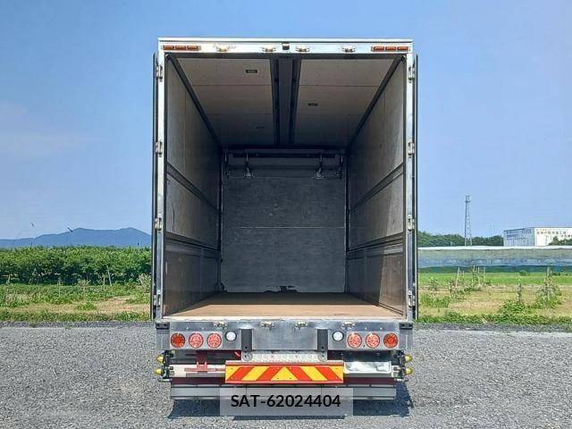Nissan QUON 2017-05 8159083-21