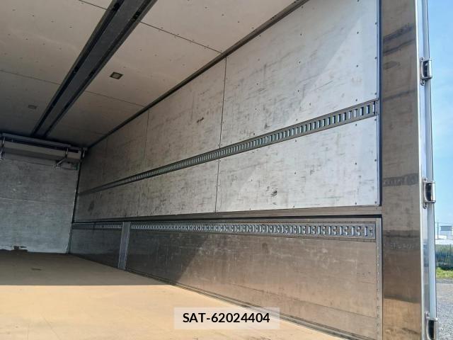 Nissan QUON 2017-05 8159083-24