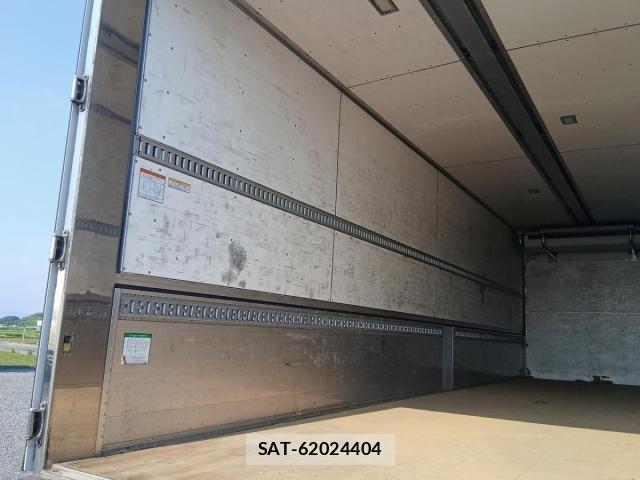 Nissan QUON 2017-05 8159083-25