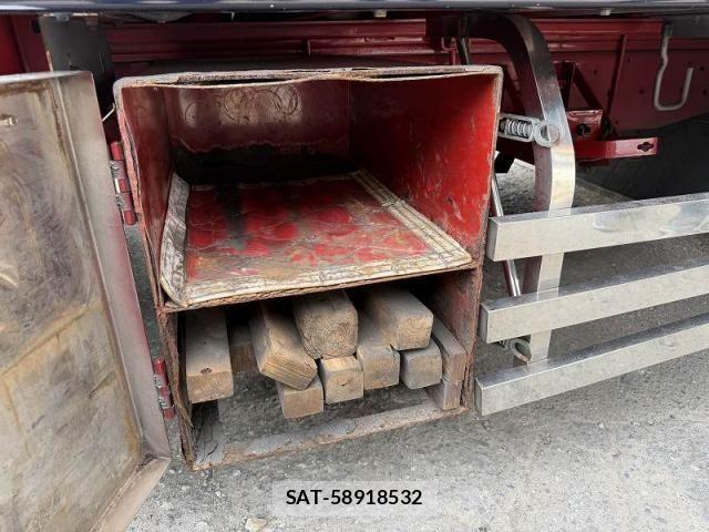 Nissan QUON 2014-03 8159074-26