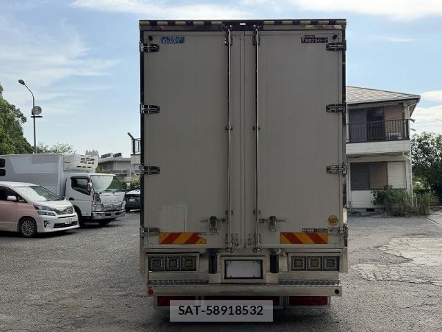 Nissan QUON 2014-03 8159074-4