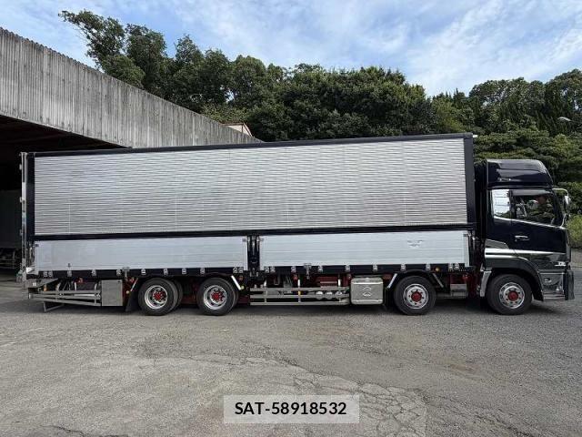 Nissan QUON 2014-03 8159074-6