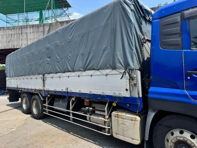 Nissan QUON 2014-03 8186420-9