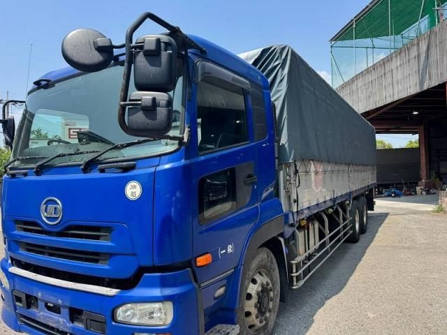 Nissan QUON 2014-03 8186420-11