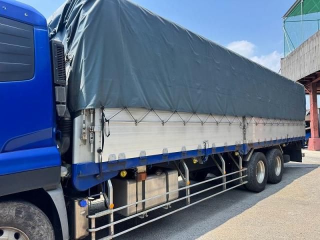 Nissan QUON 2014-03 8186420-12