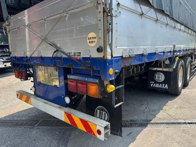 Nissan QUON 2014-03 8186420-15