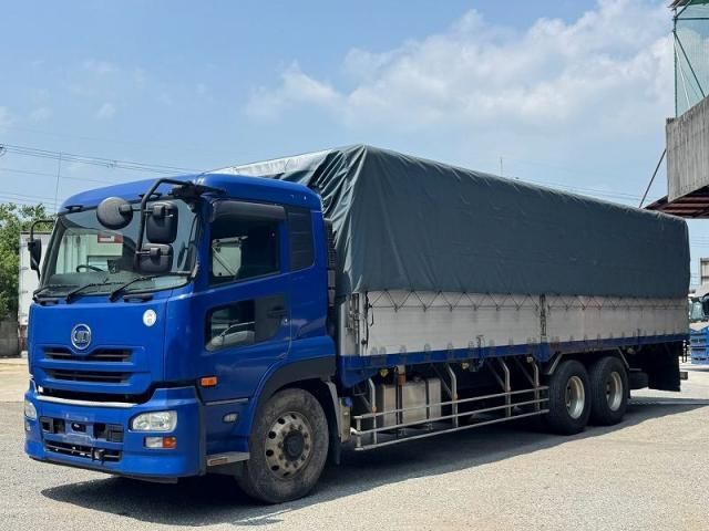 Nissan QUON 2014-03 8186420-1