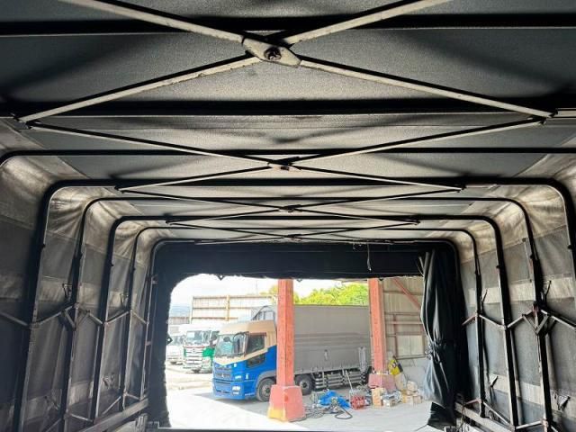 Nissan QUON 2014-03 8186420-21