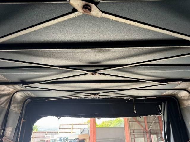Nissan QUON 2014-03 8186420-23