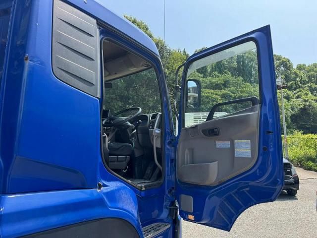 Nissan QUON 2014-03 8186420-26