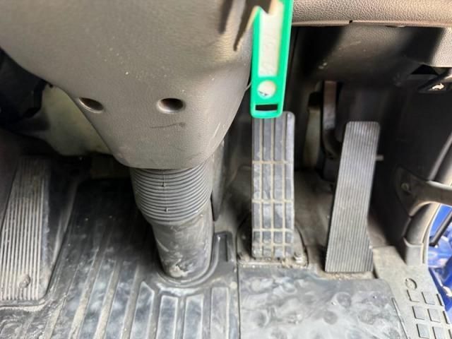 Nissan QUON 2014-03 8186420-28