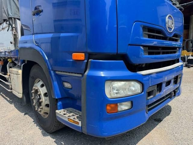 Nissan QUON 2014-03 8186420-7