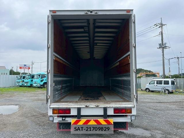 Nissan QUON 2015-09 8231443-11