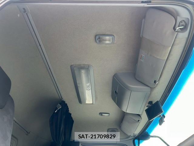 Nissan QUON 2015-09 8231443-20