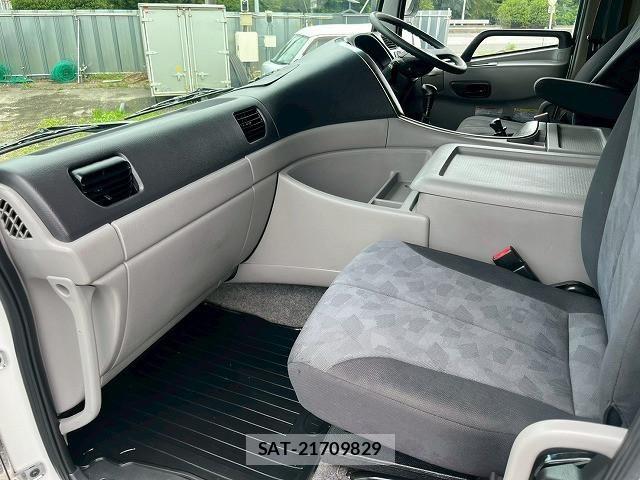 Nissan QUON 2015-09 8231443-22