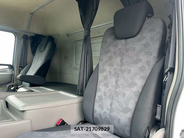 Nissan QUON 2015-09 8231443-23