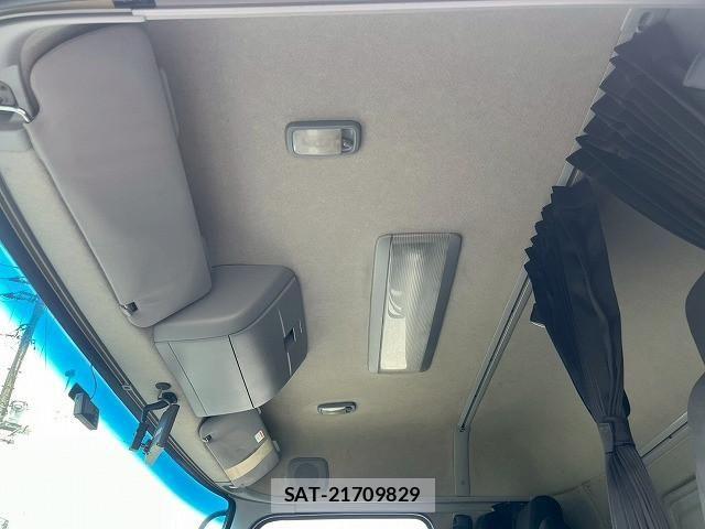 Nissan QUON 2015-09 8231443-24