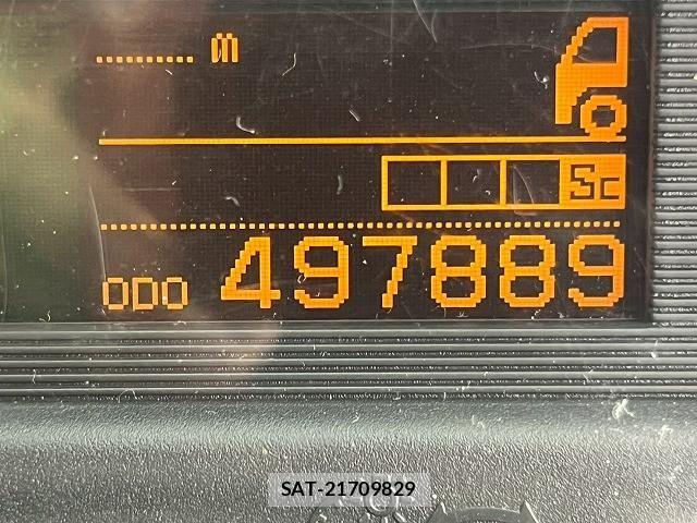 Nissan QUON 2015-09 8231443-26