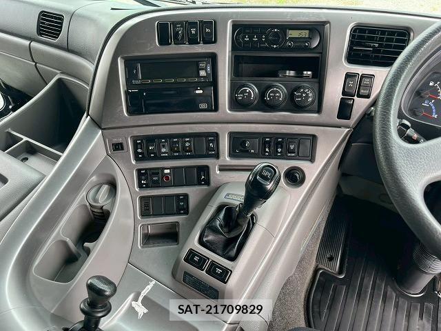 Nissan QUON 2015-09 8231443-27