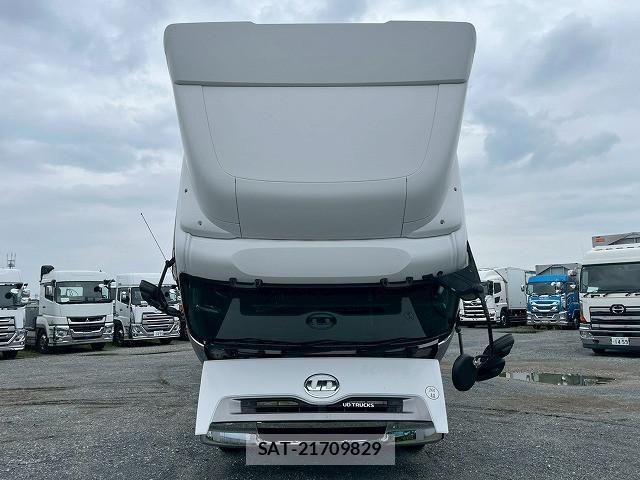 Nissan QUON 2015-09 8231443-2