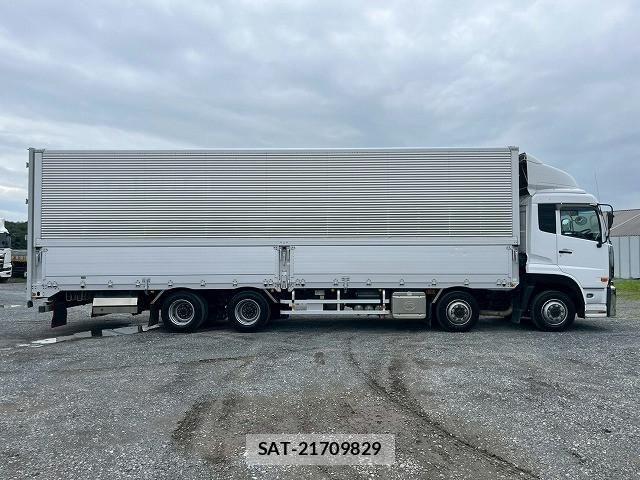Nissan QUON 2015-09 8231443-4