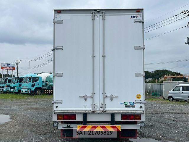 Nissan QUON 2015-09 8231443-6