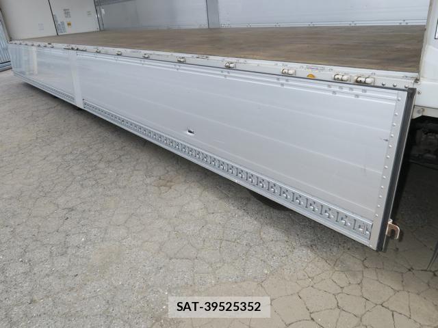 Nissan QUON 2020-12 8231433-13