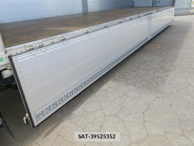 Nissan QUON 2020-12 8231433-14