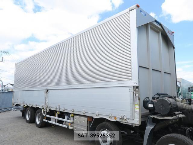 Nissan QUON 2020-12 8231433-15