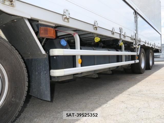 Nissan QUON 2020-12 8231433-18