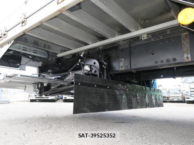 Nissan QUON 2020-12 8231433-19