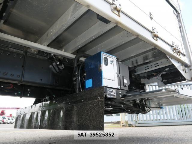 Nissan QUON 2020-12 8231433-20