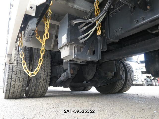 Nissan QUON 2020-12 8231433-22