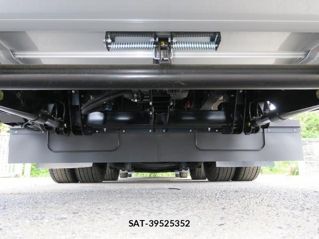 Nissan QUON 2020-12 8231433-23
