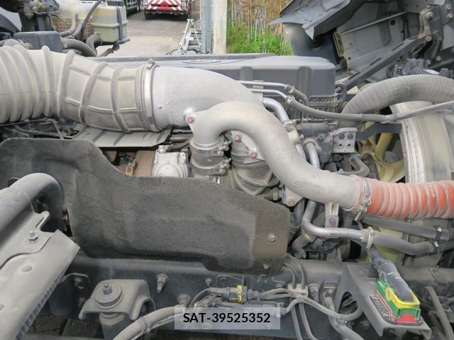 Nissan QUON 2020-12 8231433-26